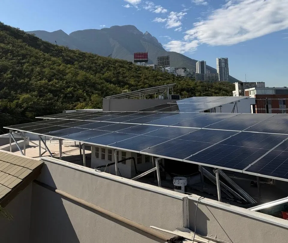 Instalación de paneles solares en Monterrey