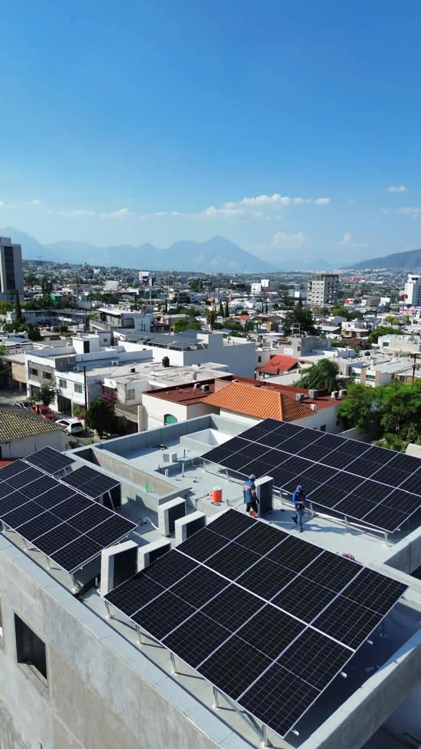 Residencia Cumbres MTY 40 paneles